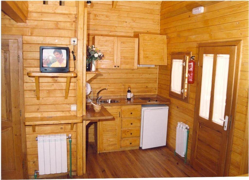 Camping Rural Llanos De Arance Coto Rios Bilik gambar
